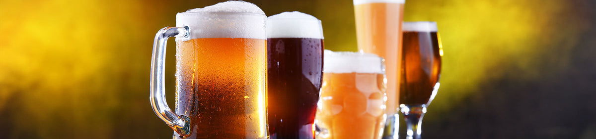 Saisonbiere und Festbiere in gekühlten Biergläsern