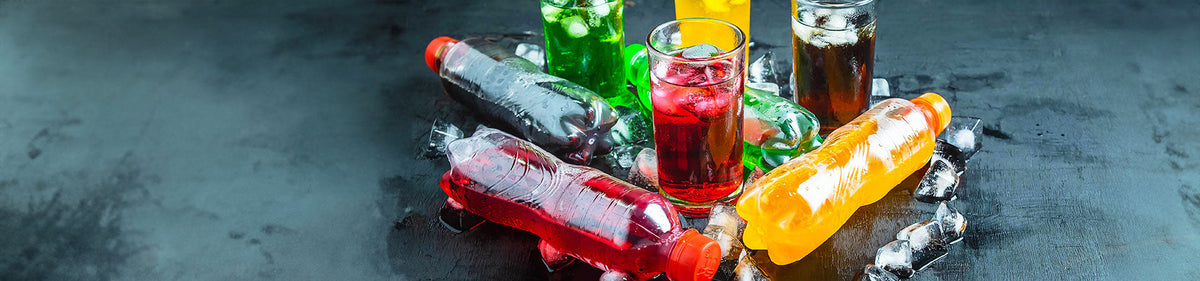 Cola und weitere Softdrinks in Plastikflaschen