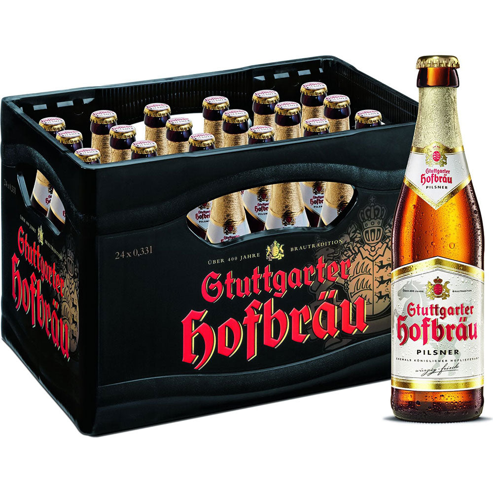 Ein Kasten Stuttgarter Hofbräu Pilsner 24x 0,33L (MEHRWEG) von Stuttgarter Hofbräu, gebraut mit Tettnanger Hopfen und nach traditioneller schwäbischer Brauart, mit einer Flasche vorne abgebildet.