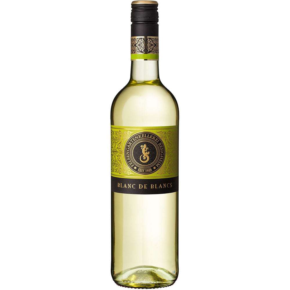 Eine Flasche Felsengartenkellerei Besigheim Junge Cuvéeschmiede Blanc de Blanc 2023, ein deutscher Weißwein mit einem auffälligen goldenen und schwarzen Schmucketikett.