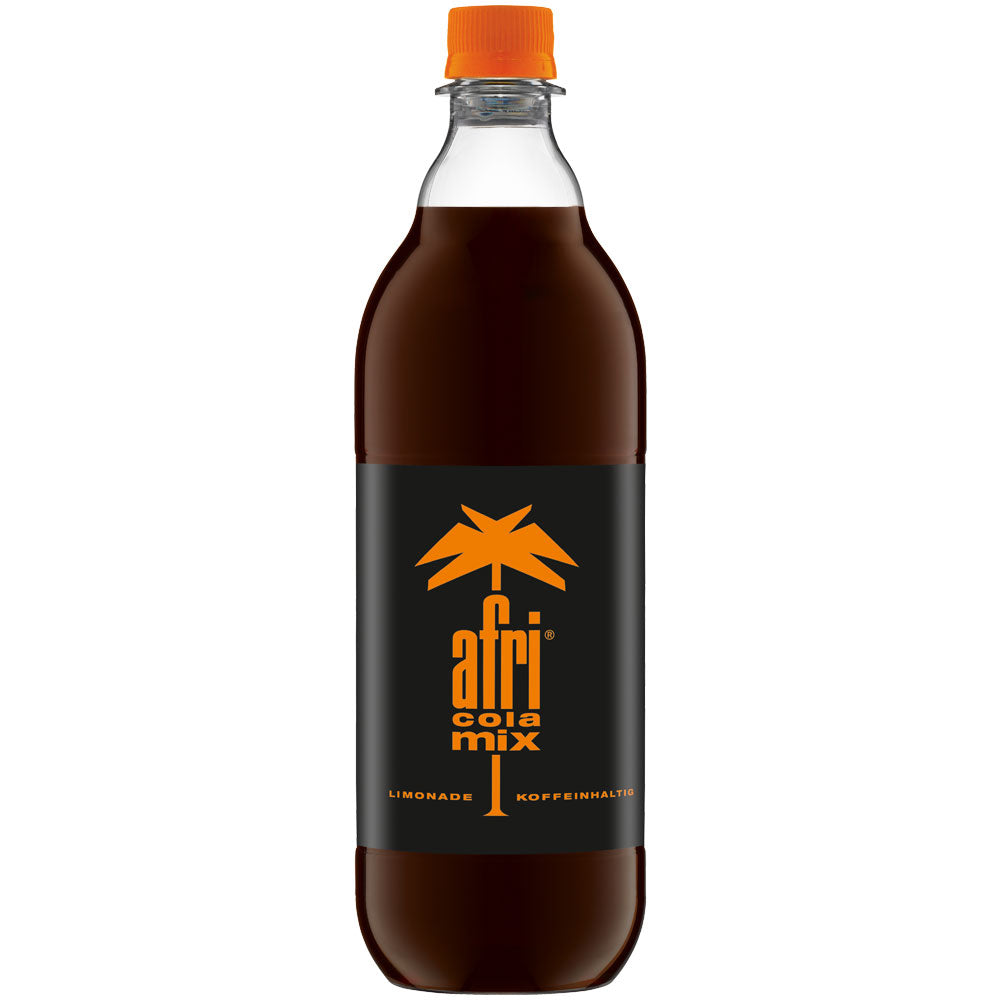 Eine Flasche Afri Cola Mix PET 1L, eine koffeinhaltige Limonade von Afri Cola, verfügt über ein schwarzes Etikett mit orangefarbenem Palmenlogo und Verschluss - perfekt, um den einzigartigen Cola-Orangen-Mix-Geschmack zu genießen.