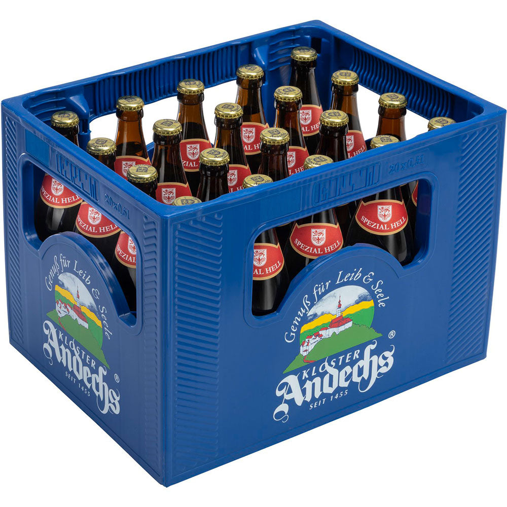 Eine blaue Plastikkiste enthält Kloster Andechs Andechser Spezial Hell 20x 0,5L (MEHRWEG) Braunglasflaschen, jede mit einem roten Etikett.