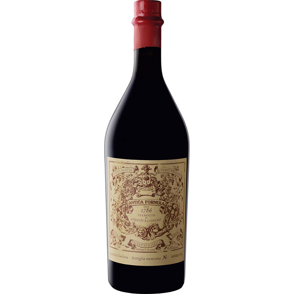 Der in einer dunklen Glasflasche mit rotem Wachssiegel und Vintage-Etikett präsentierte Antica Formula Carpano 16,5% 1 Liter ist ein erstklassiger italienischer Wermut von Antica Formula, der bei Kennern auf der ganzen Welt bekannt und geschätzt ist.