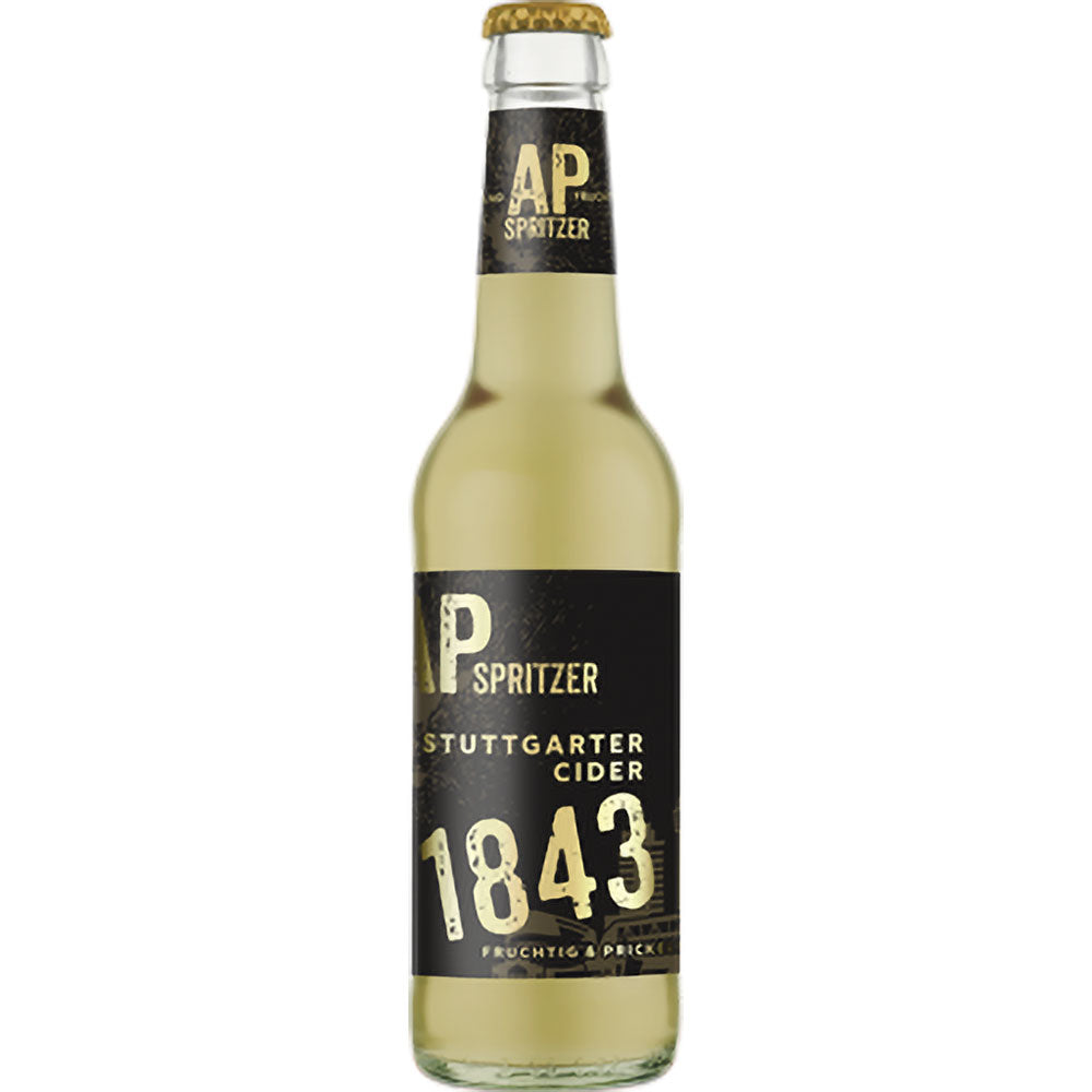 Eine Klarglasflasche Streker AP-Spritzer Stuttgarter Apfelwein 1843 (12x0,33L MEHRWEG) mit einem schwarz-goldenen Etikett, das den regionalen Apfelwein aus dem Stuttgarter Apfelweinherz zeigt.