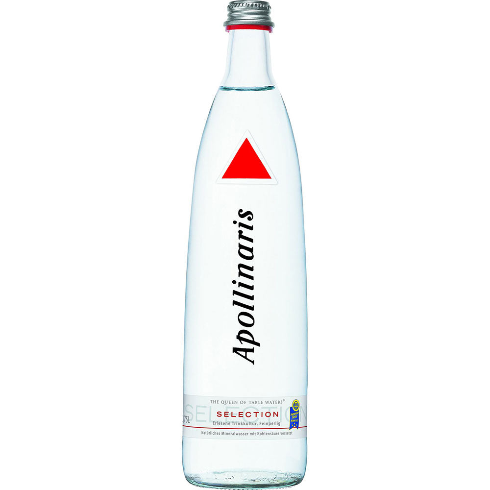 Apollinaris Selection 12x 0,75L (MEHRWEG): Elegante Klarglasflaschen mit rotem Dreieckslogo und vertikalem Text - feinperliges Mineralwasser von Apollinaris, ideal für die gehobene Gastronomie.