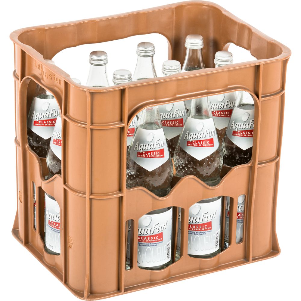 Eine braune Kunststoffkiste enthält zwölf 0,7-l-Glasflaschen Aqua Fun Classic Sprudelwasser (MEHRWEG).