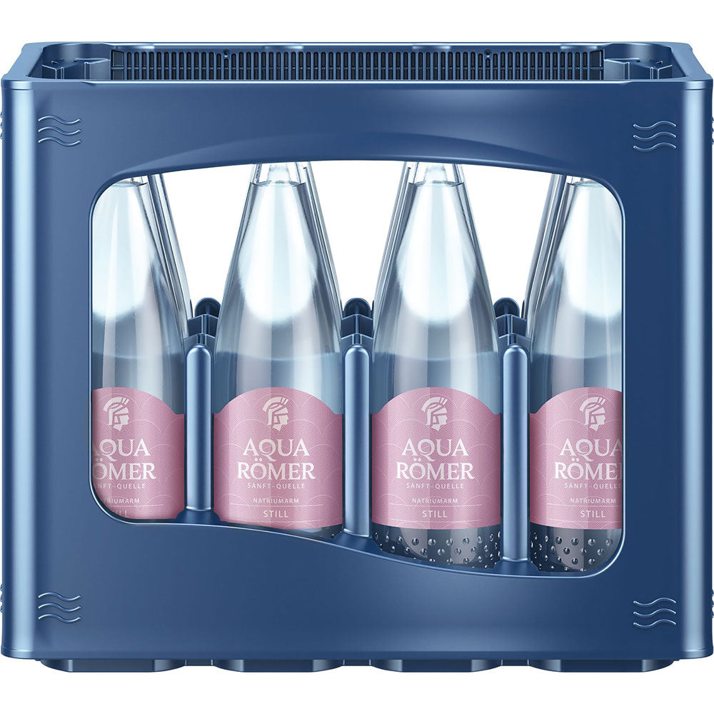 Blaue Kiste mit zwölf 0,75-Liter-Klarglasflaschen von Aqua Römer Sanft & Still (MEHRWEG), einem Premium-Mineralwasser, jede Flasche mit rosa und weißem Etikett.