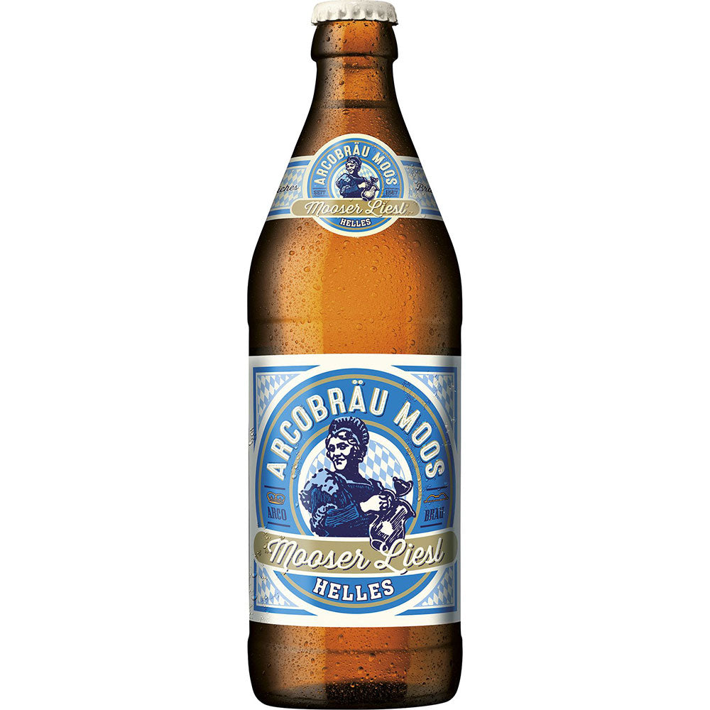 Eine Braunglasflasche Arcobräu Mooser Liesl Helles 20x 0,5 (MEHRWEG), ein bayerisches Helles Bier von Arcobräu, mit blau-weißem Etikett.
