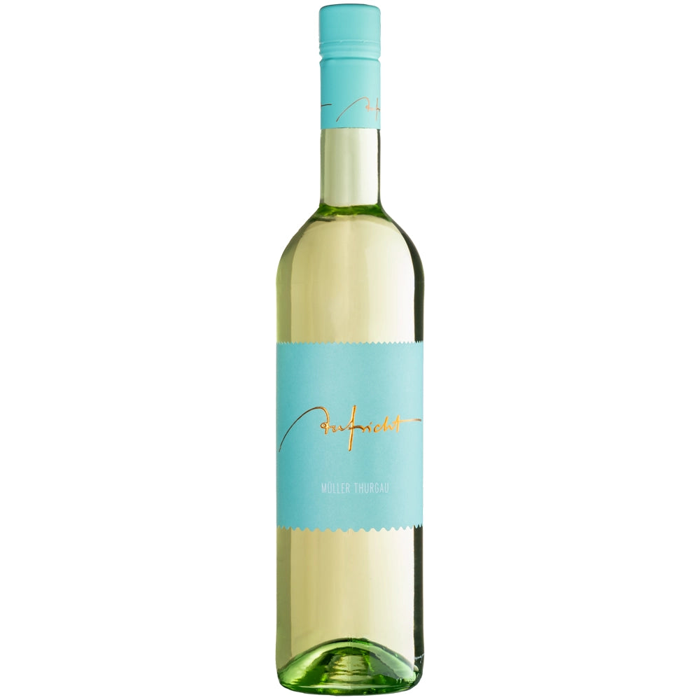 Eine klare Flasche des „Aufricht Müller-Thurgau trocken 2025“ vom Weingut Aufricht mit hellblauem Etikett und Verschluss steht aufrecht vor einem weißen Hintergrund und vermittelt die frische Eleganz der Bodenseeweine.