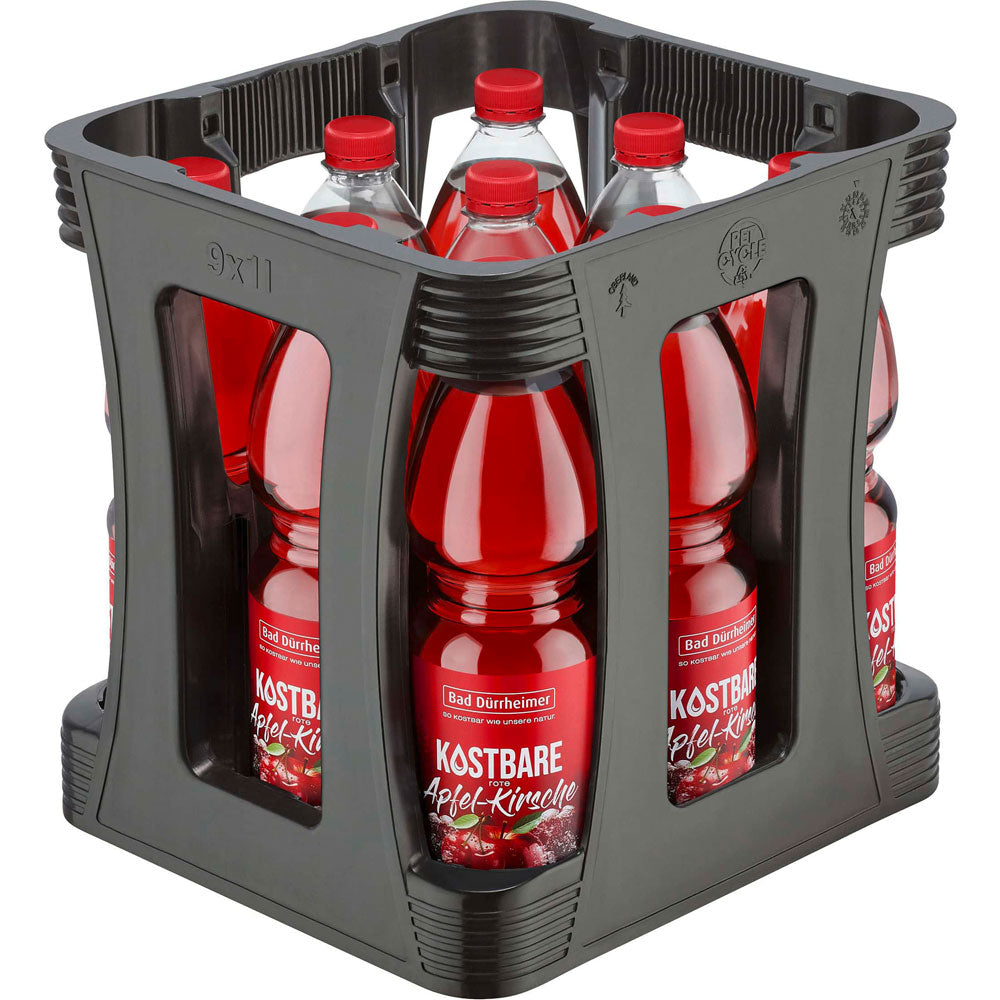 Eine schwarze Kiste enthält neun 1-Liter-Flaschen Bad Dürrheimer Kostbare Apfel-Kirsche, ein roter Fruchtsaft, der mit Bio-Mineralwasser hergestellt wird.