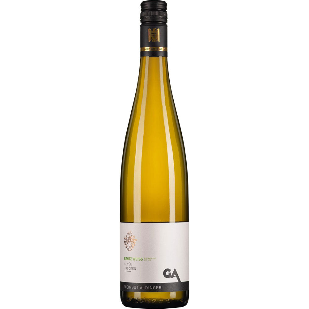 Eine Flasche Aldinger Bentz Weißwein-Cuvée trocken 2023 mit schwarzem Schraubverschluss und weißem Etikett - ideal als Sommerwein Deutschland oder gekühlt serviert als erfrischender Weißwein.