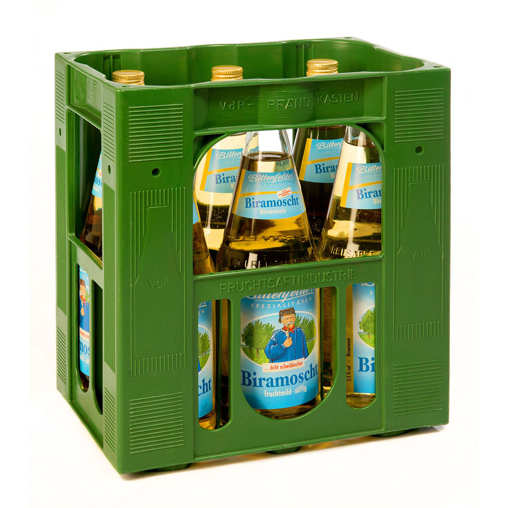 Grüne Kiste mit mehreren Flaschen Bittenfelder Biramoscht 6x 1 Liter (MEHRWEG) von Bittenfelder Fruchtsäfte, ein deutscher Apfelsaft, mit sichtbaren Etiketten.