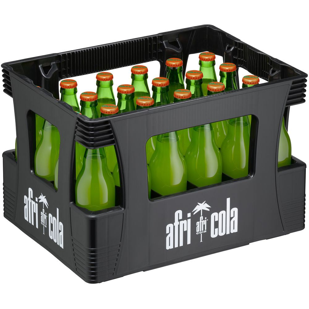 Eine schwarze Kiste mit 24 grünen Glasflaschen von Bluna Orange, jede 0,33 l, die bei jedem Schluck frischen Orangengeschmack liefern.
