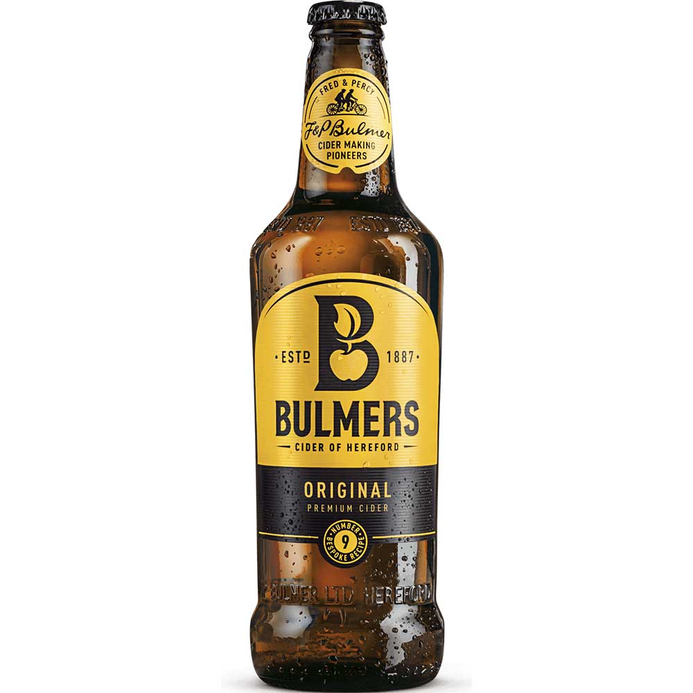Eine gekühlte Bulmers Cider Original 12x 0,568l (EINWEG) Flasche, Etikett auf der Vorderseite - klassischer englischer Apfelwein in seiner erfrischendsten Form.