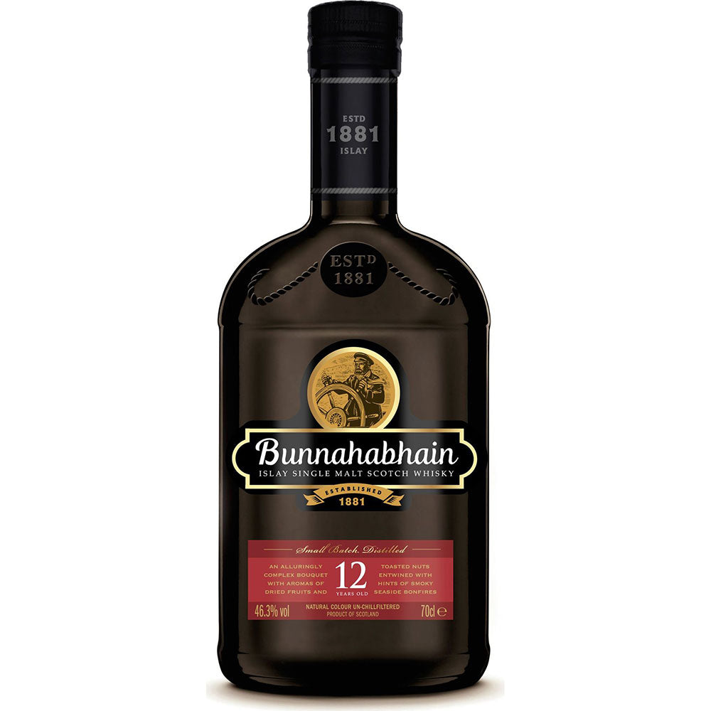 Eine 0,7-Liter-Flasche Bunnahabhain 12 Jahre Single Malt Scotch Whisky (46,3%) mit einem auffälligen Etikett, das den reichen Charakter dieses berühmten Bunnahabhain-Whiskys einfängt.