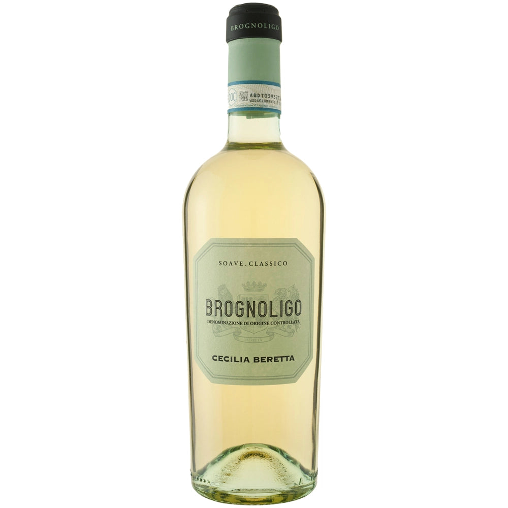 Eine Flasche Cecilia Beretta Brognoligo Soave Classico DOC 2024 Weißwein, gekeltert aus den besten Garganega-Trauben, mit grünem Etikett und passendem grünen Verschluss.