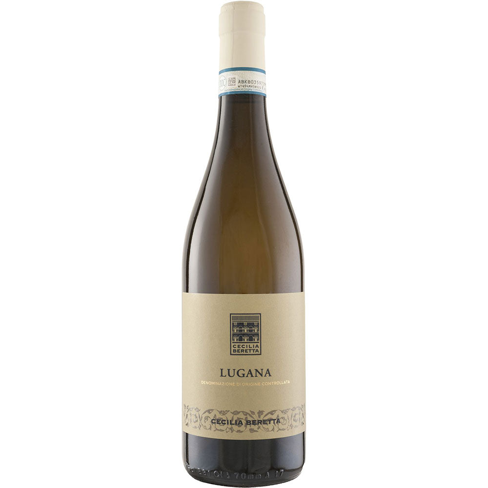 Eine Flasche Cecilia Beretta Lugana Ca'Nova DOC 2024 mit beigefarbenem Etikett und cremefarbener Kappe, die raffinierte Noten von Trebbiano di Lugana bietet - eine anerkannte Wahl unter den Liebhabern der hervorragenden Lugana-Weine.