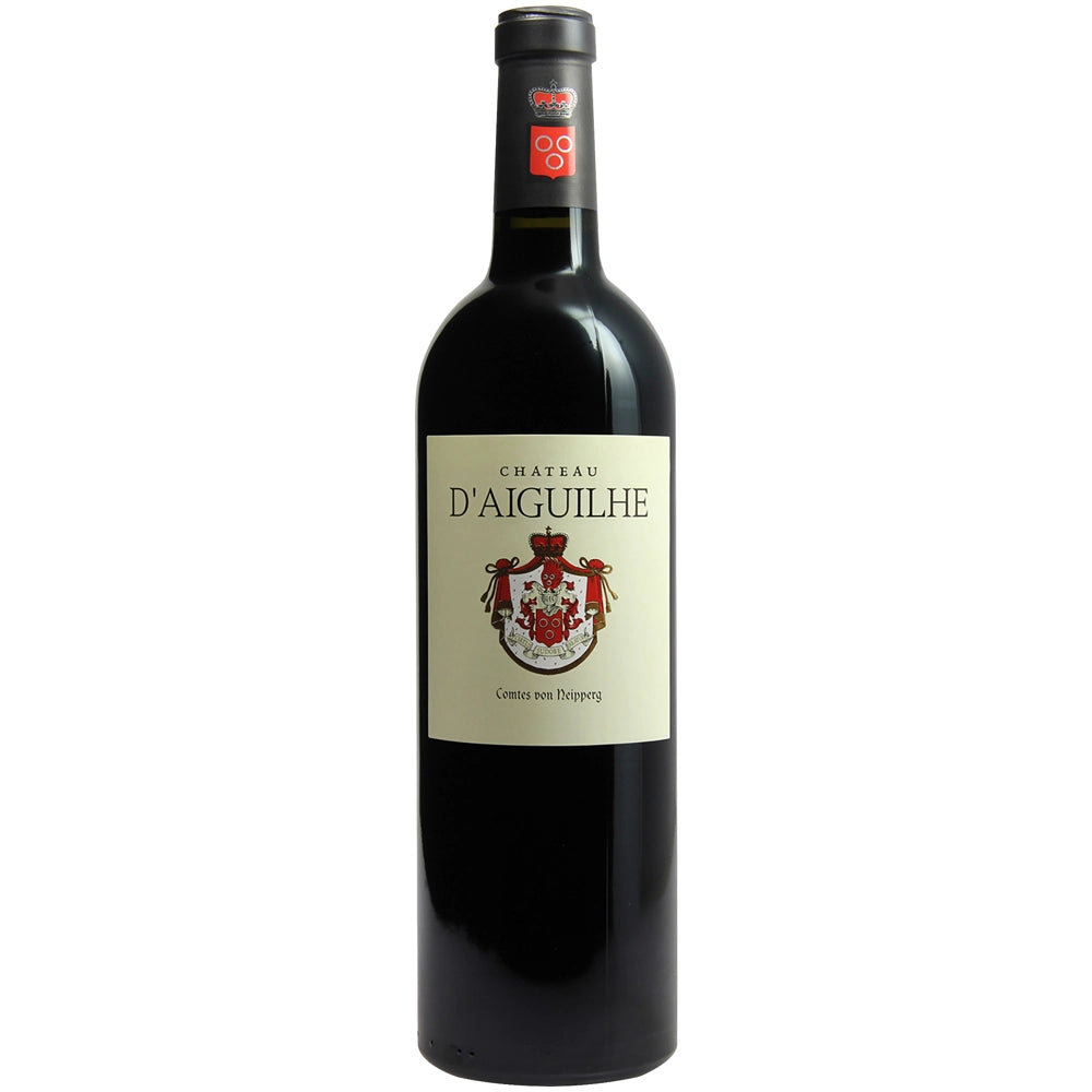 Eine Flasche Rotwein „Château d’Aiguilhe Castillon Côtes de Bordeaux AOC 2019“ vom Château d’Aiguilhe mit einem cremefarbenen Etikett, das auf der Vorderseite mit einem rot-goldenen Wappen verziert ist.