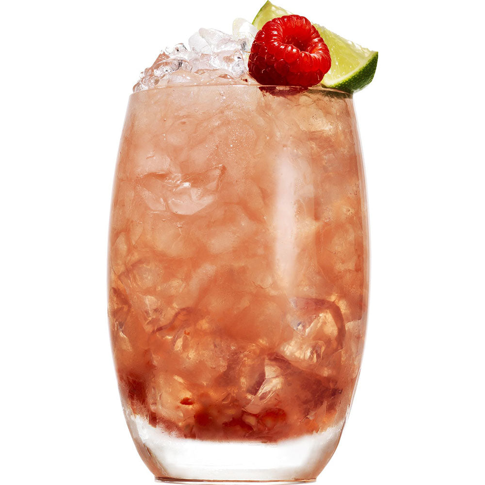 Ein rosafarbener Eiscocktail mit Ciroc Vodka 40% 0,7 Liter, garniert mit einer Himbeere und einer Limettenscheibe.