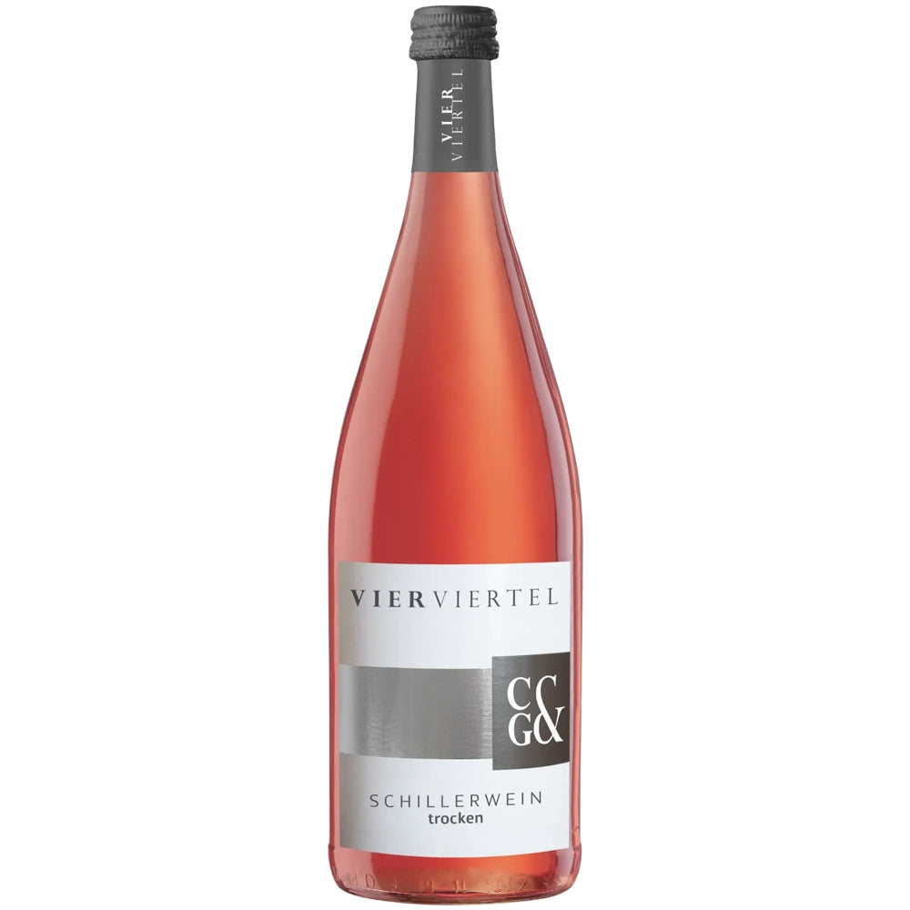 Eine 1-Liter-Flasche „Weingärtner Cleebronn-Güglingen VierViertel Schillerwein trocken“ mit silber-weißem Etikett verkörpert den lebendigen Charakter dieses trockenen Roséweins aus dem Hause Weingärtner Cleebronn-Güglingen.