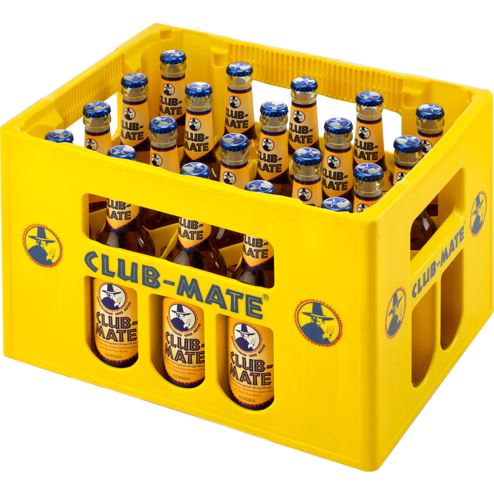 Eine gelbe Kiste gefüllt mit Club-Mate 20x 0,33 Liter (MEHRWEG) Flaschen, dem koffeinhaltigen Mate-Getränk von Club-Mate, mit gelben und blauen Etiketten.