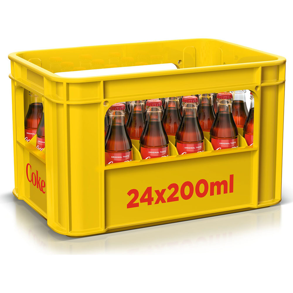 Eine gelbe Kiste mit der Aufschrift "Coca Cola Original Taste 24x 0,2 Liter (MEHRWEG)" von Coca-Cola, gefüllt mit 24 Glasflaschen des kultigen Erfrischungsgetränks.