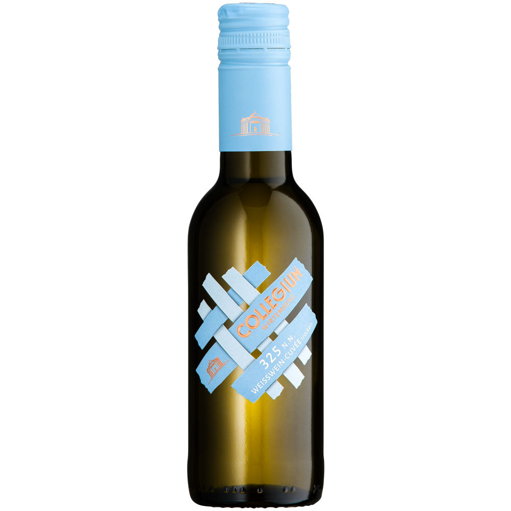 Eine kleine Flasche des Collegium Wirtemberg mit modernem Etikett und blauem Verschluss enthält die 325 N.N. Weißwein-Cuvée trocken 2024 (0,25 l), eine elegante trockene Weißweinmischung aus raffiniertem Weißburgunder und Chardonnay.