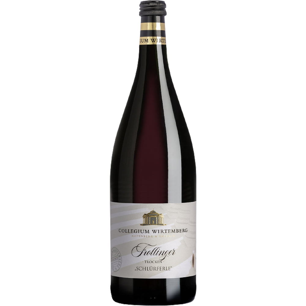 Eine Flasche Collegium Wirtemberg Schlürferle Trollinger trocken 12x 1 Liter (MEHRWEG), ein klassischer Württemberger Rotwein von Collegium Wirtemberg, mit einem hellgrauen und goldenen Etikett.