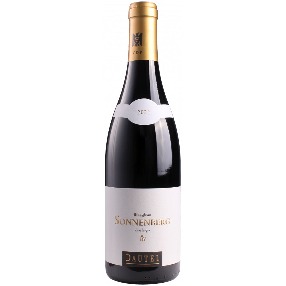 Eine Flasche des Rotweins „Dautel Bönnigheim Sonnenberg Lemberger trocken 2022“ vom Weingut Dautel mit einem weiß-goldenen Etikett, auf dem stolz die Bezeichnung „VDP.Erste Lage“ prangt.