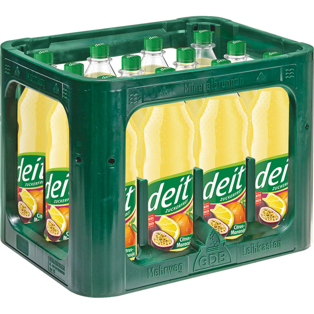 Eine grüne Kiste mit zwölf 1-Liter-Flaschen Deit Citrus Maracuja PET (Mehrweg) - eine zuckerfreie Limonade von Deit, die vor Passionsfrucht- und Zitrusgeschmack nur so strotzt.