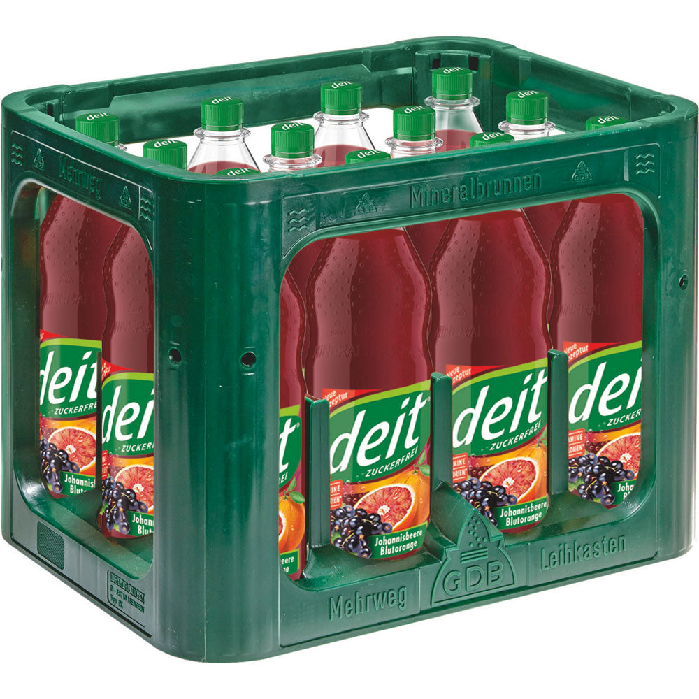 Eine grüne Kiste mit zwölf 1-Liter-Flaschen Deit Johannisbeere Blutorange PET (Mehrweg), jeweils mit grünem Verschluss und bunten Etiketten.