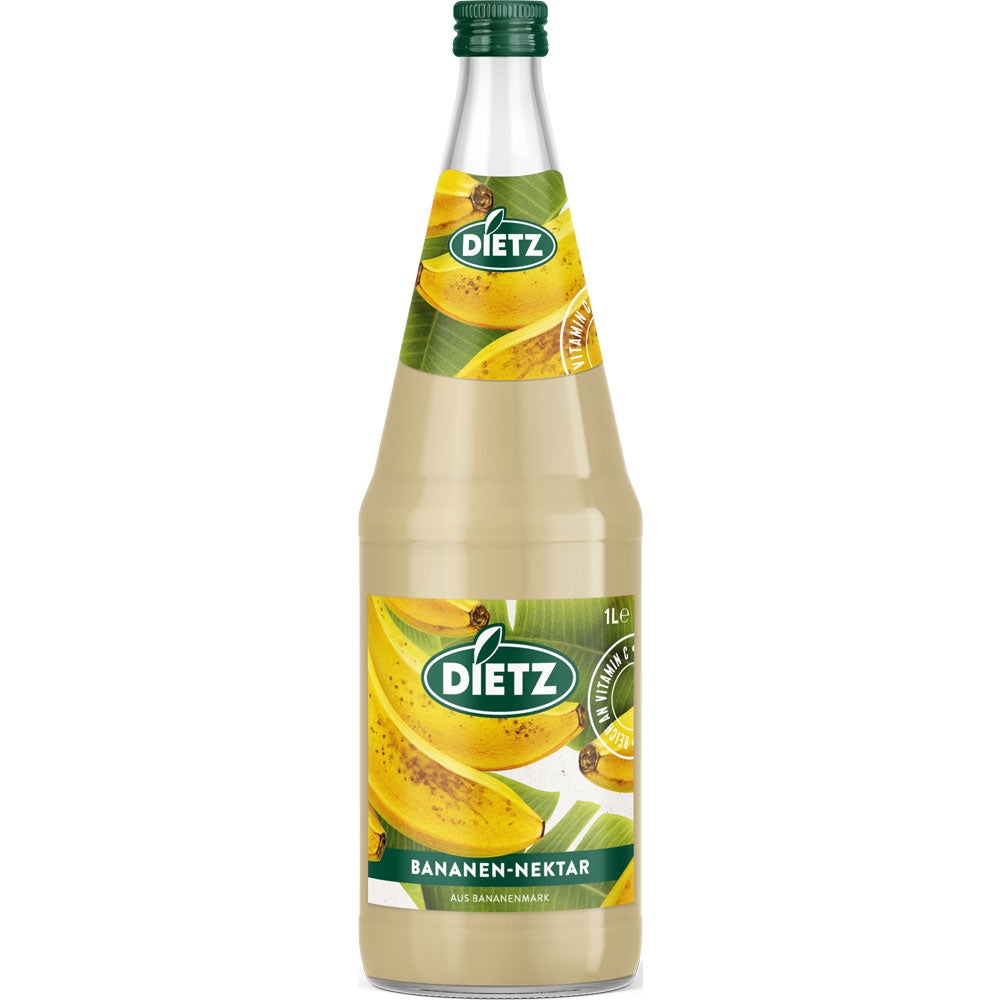 Eine 1L Glasflasche Dietz Bananen-Nektar (MEHRWEG), glutenfrei, hergestellt mit Bananenmarkkonzentrat und 25% Fruchtgehalt; das Etikett zeigt gelbe Bananen und grüne Blätter. Erhältlich in einer 6x1L-Packung.