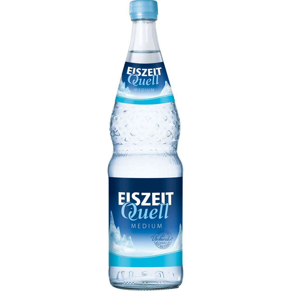 Das Eiszeitquell Medium 12x 0,7 Liter (MEHRWEG) ist eine Glasflasche mit blau-weißem Etikett und eisigem Design und bietet natriumarmes Wasser für pure Erfrischung.