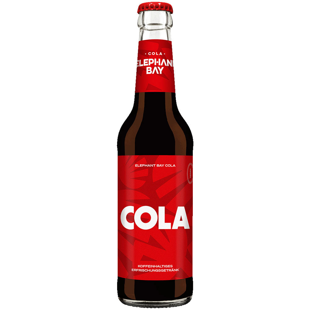 Die 0,33-Liter-Glasflasche Elephant Bay Cola (MEHRWEG) mit rotem Etikett und weißem "COLA"-Schriftzug bietet tropische Erfrischung aus natürlichen Zutaten. Erhältlich als Elephant Bay Cola 20x 0,33 Liter.