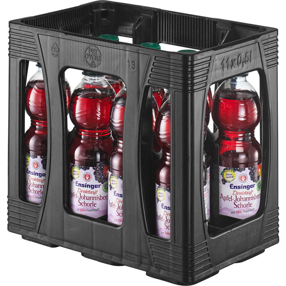 Eine schwarze Kiste enthält elf 0,5-Liter-Flaschen Ensinger Direkt Apfel-Johannisbeer-Schorle PET, eine erfrischende Direktsaft-Schorle für die vegane Ernährung.