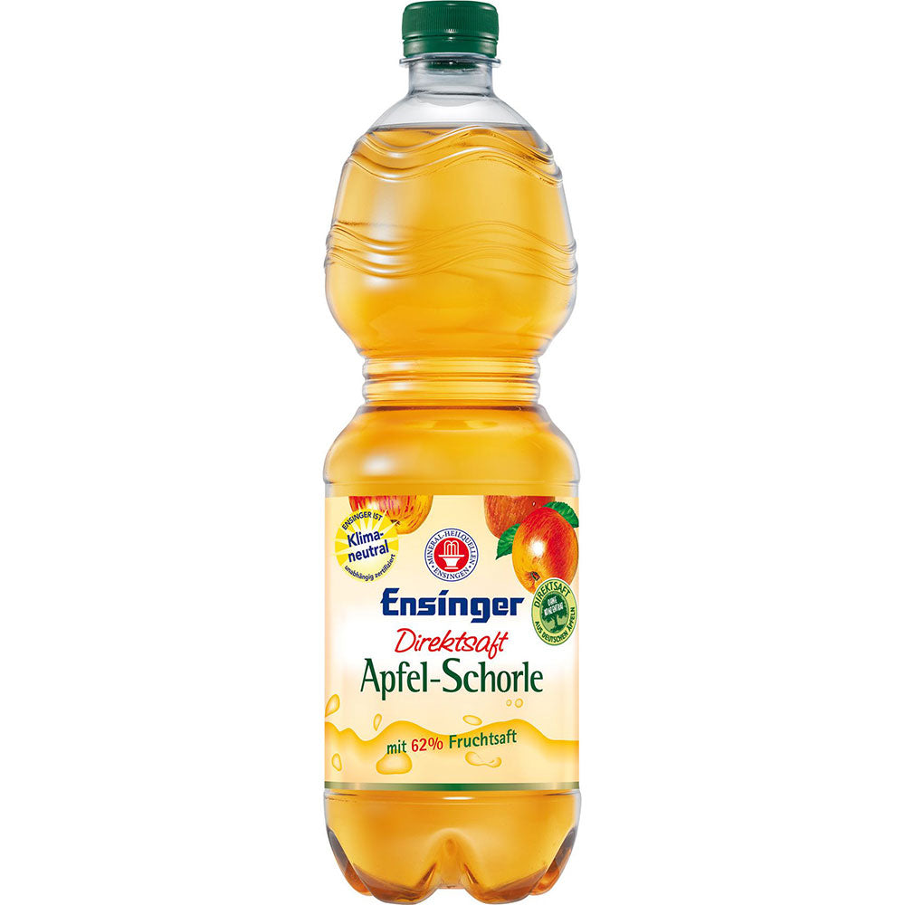 Eine 1L-PET-Flasche Ensinger Direkt Apfelschorle, eine vegane Apfelschorle aus Direktsaft, mit gelbem Etikett und grünem Verschluss.