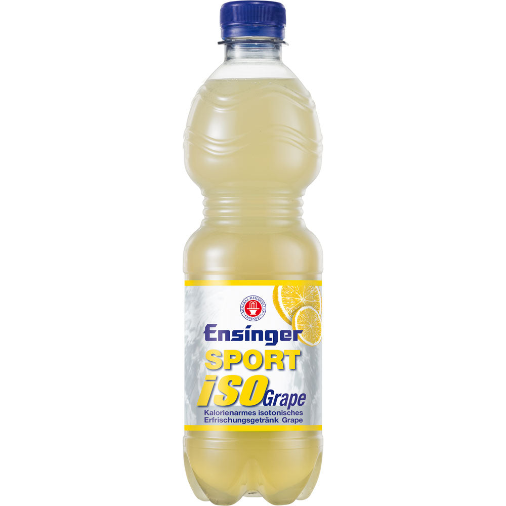 Ensinger Sport Iso Grape PET 11x0,5L (MEHRWEG) ist ein isotonisches Erfrischungsgetränk mit einem gelb-weißen Trauben-Etikett, perfekt für die vegane Ernährung. Marke: Ensinger.