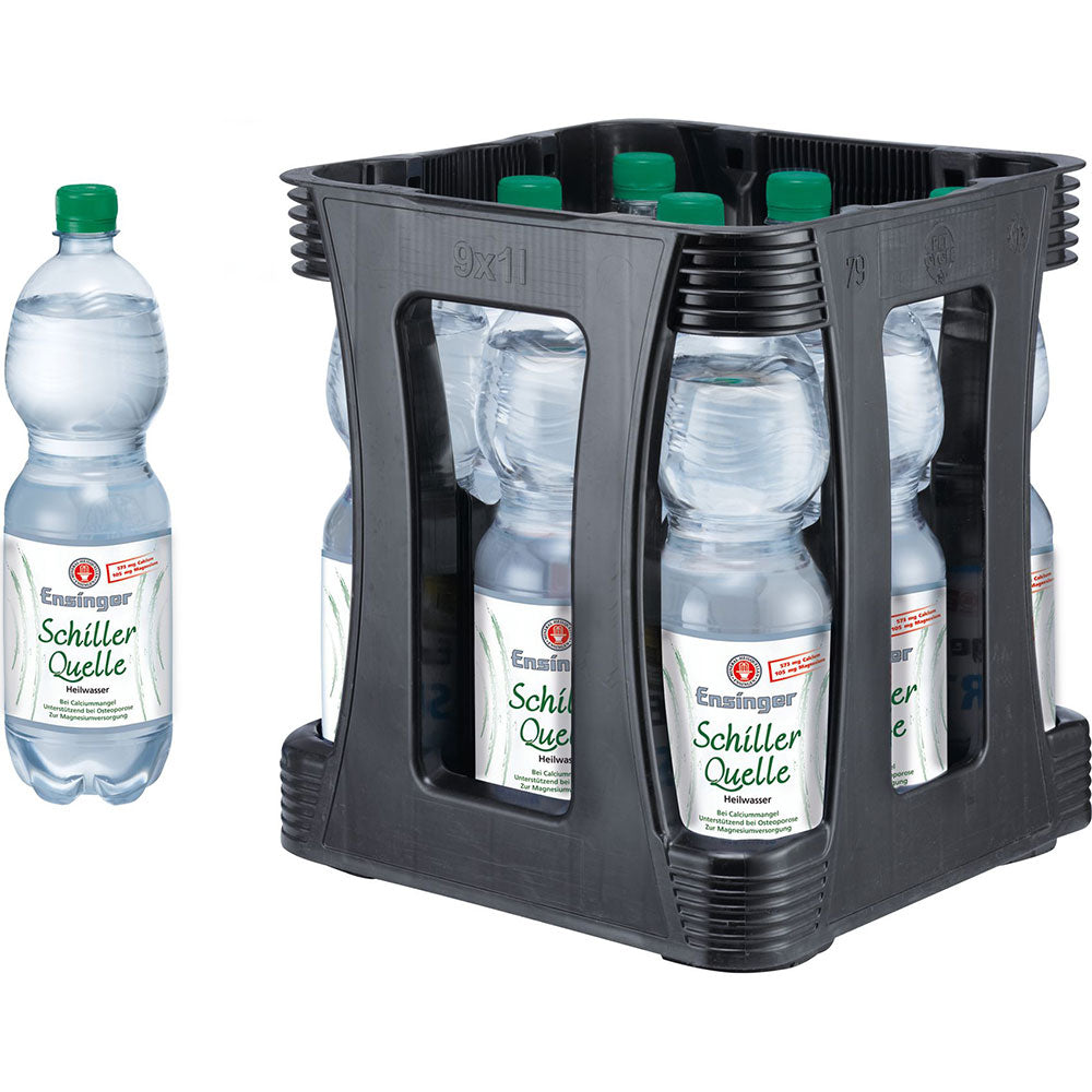 Eine Kiste Schillerquelle Ensinger Schillerquelle 9x1L (EINWEG) Mineralwasser, reich an Mineralien, mit einer Flasche separat ausgestellt.