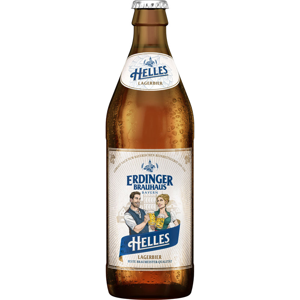 Eine 0,5-Liter-Flasche Erdinger Weißbier Erdinger Brauhaus Helles (20er-Pack, Mehrweg) mit einem Etikett, das zwei Personen mit Biergläsern zeigt, die die bayerische Brautradition widerspiegeln.