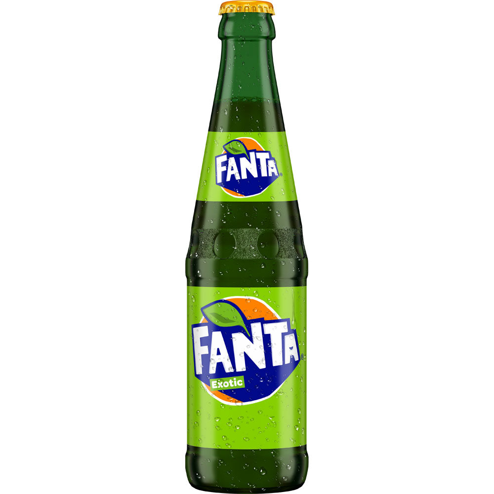 Eine gekühlte grüne Glasflasche Fanta Exotic 0.33L mit einem gelben Deckel, aus der Fanta Exotic 24x 0,33 Liter (MEHRWEG) Packung.