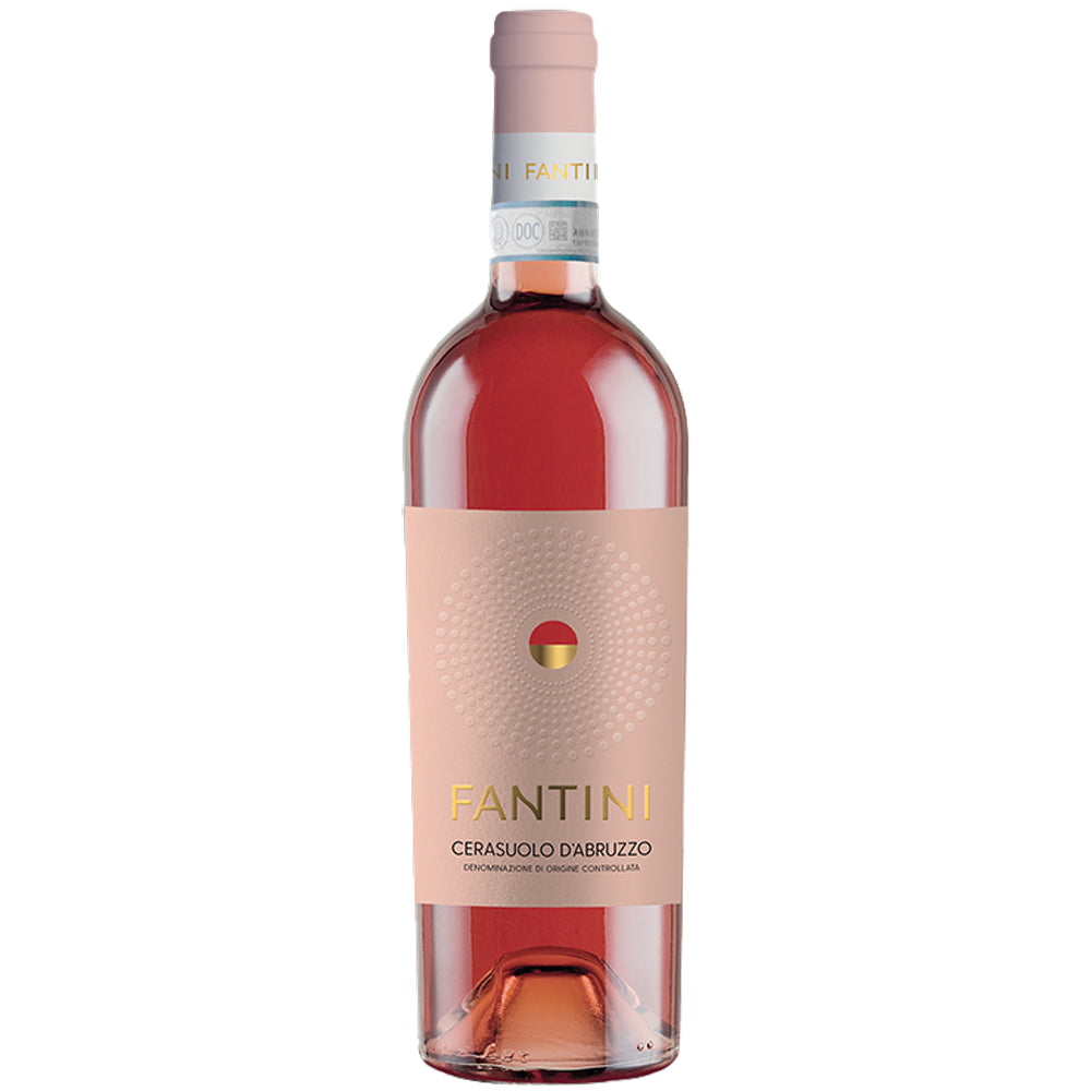 Eine Flasche „Fantini Cerasuolo d’Abruzzo DOC 2022“ von Fantini mit einem rosafarbenen Etikett mit goldenen Akzenten.