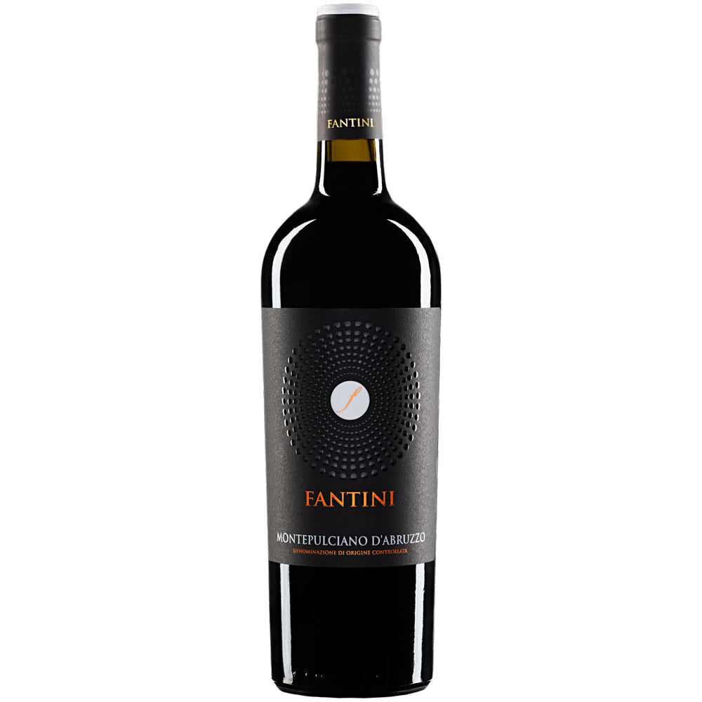 Eine Flasche „Fantini Montepulciano d’Abruzzo DOC 2025“ von Fantini mit einem schwarz-goldenen Etikett, das sich elegant vor einem weißen Hintergrund abhebt.