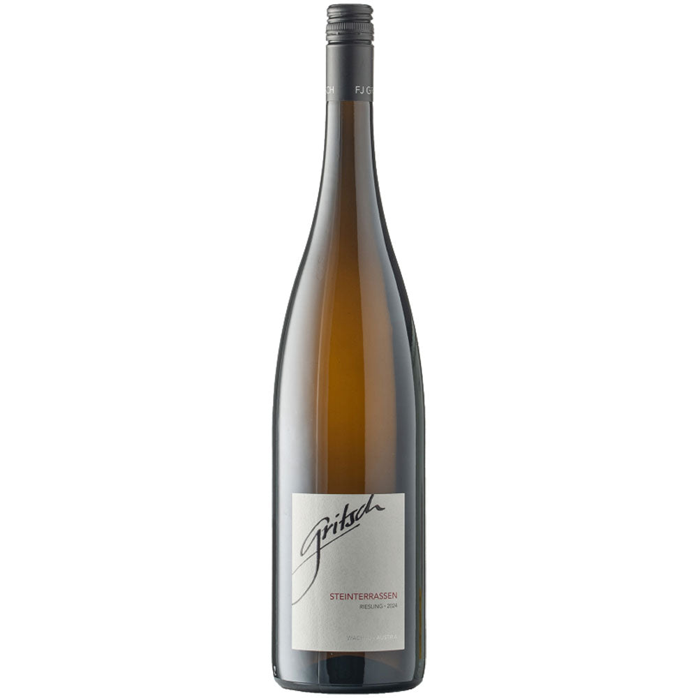 Eine hohe 1,5-Liter-Flasche FJ Gritsch Riesling Steinterassen DAC 2025 mit einem grauen Etikett, das die Eleganz der Wachauer Weine zeigt.
