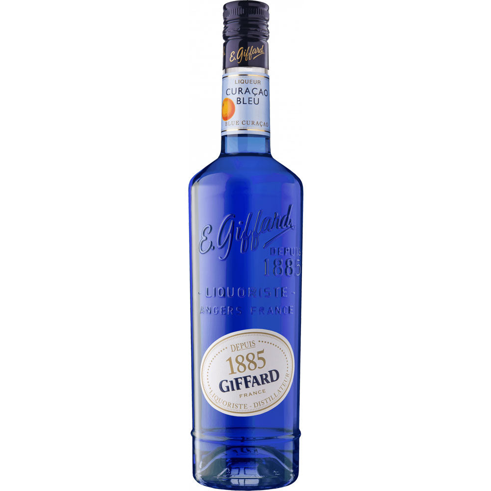 Eine blaue Flasche Giffard Blue Curacao Likör 25% (0,7L) mit geprägtem und bedrucktem Frontetikett.