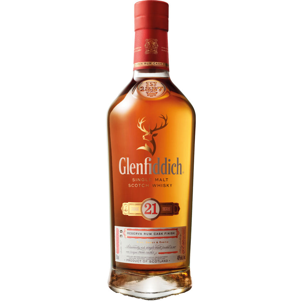 Glenfiddich 21 Jahre Single Malt Scotch Whisky 40% 0,7 Liter hat ein rotes Etikett mit goldenen Akzenten und wurde in karibischen Rumfässern für ein einzigartiges Rumfass-Finish gelagert.