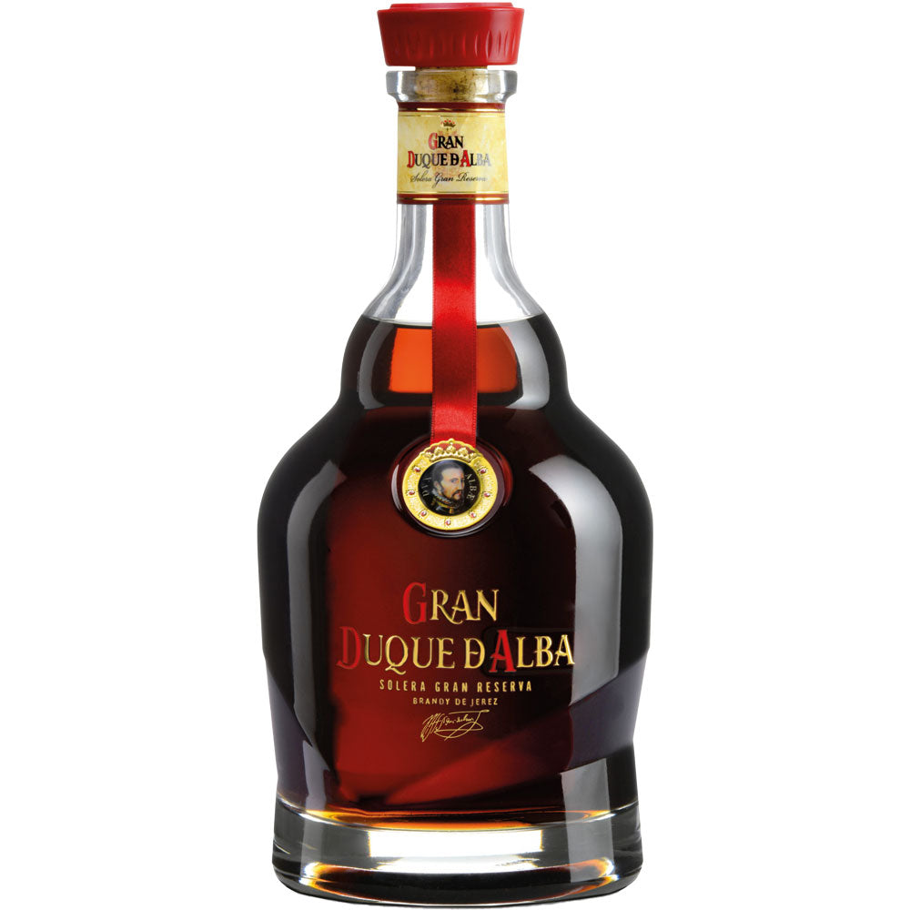 Eine 0,7-Liter-Flasche Gran Duque D'Alba Solera Gran Reserva Brandy 40%, ein renommierter spanischer Brandy aus Gran Duque D'Alba, mit rotem Verschluss und goldenem Etikett.