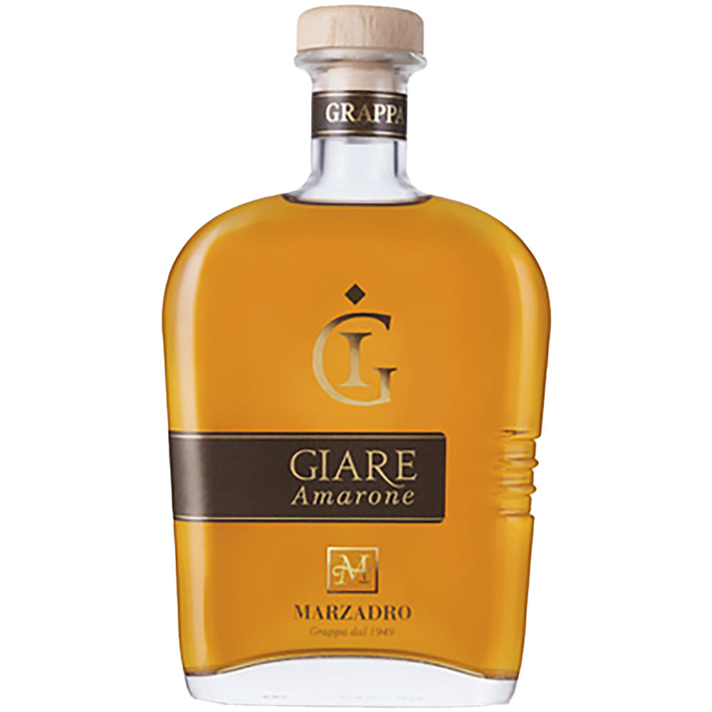 Marzadro Grappa Giare Amarone 41% 0,7L von Marzadro, mit Holzkappe und goldenem Etikett auf weißem Hintergrund - ein Premium-Grappa für anspruchsvolle Liebhaber.