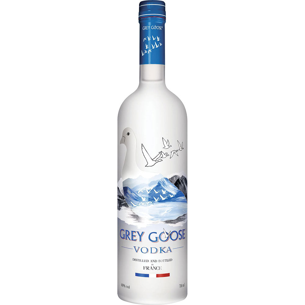 Eine 0,7L Flasche Grey Goose Original Vodka (40%), ein erstklassiger französischer Vodka, mit dem charakteristischen Design von fliegenden Gänsen und Bergen auf dem Etikett.