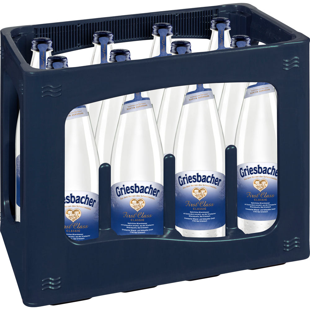 Eine Kiste Griesbacher Mineralwasser First Class Classic, 12 wiederverwendbare 0,75L Flaschen aus dem Schwarzwald, reich an Hydrogencarbonat.