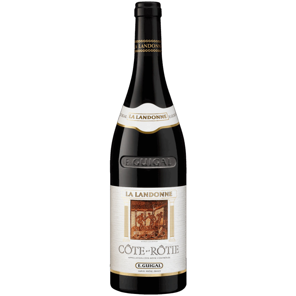 Der E. Guigal Côte-Rôtie La Landonne AOC 2021, ein erlesener Syrah-Rotwein mit weißem Etikett und goldenen Akzenten, verkörpert vor einem schlichten Hintergrund den charakteristischen Stil der nördlichen Rhône.